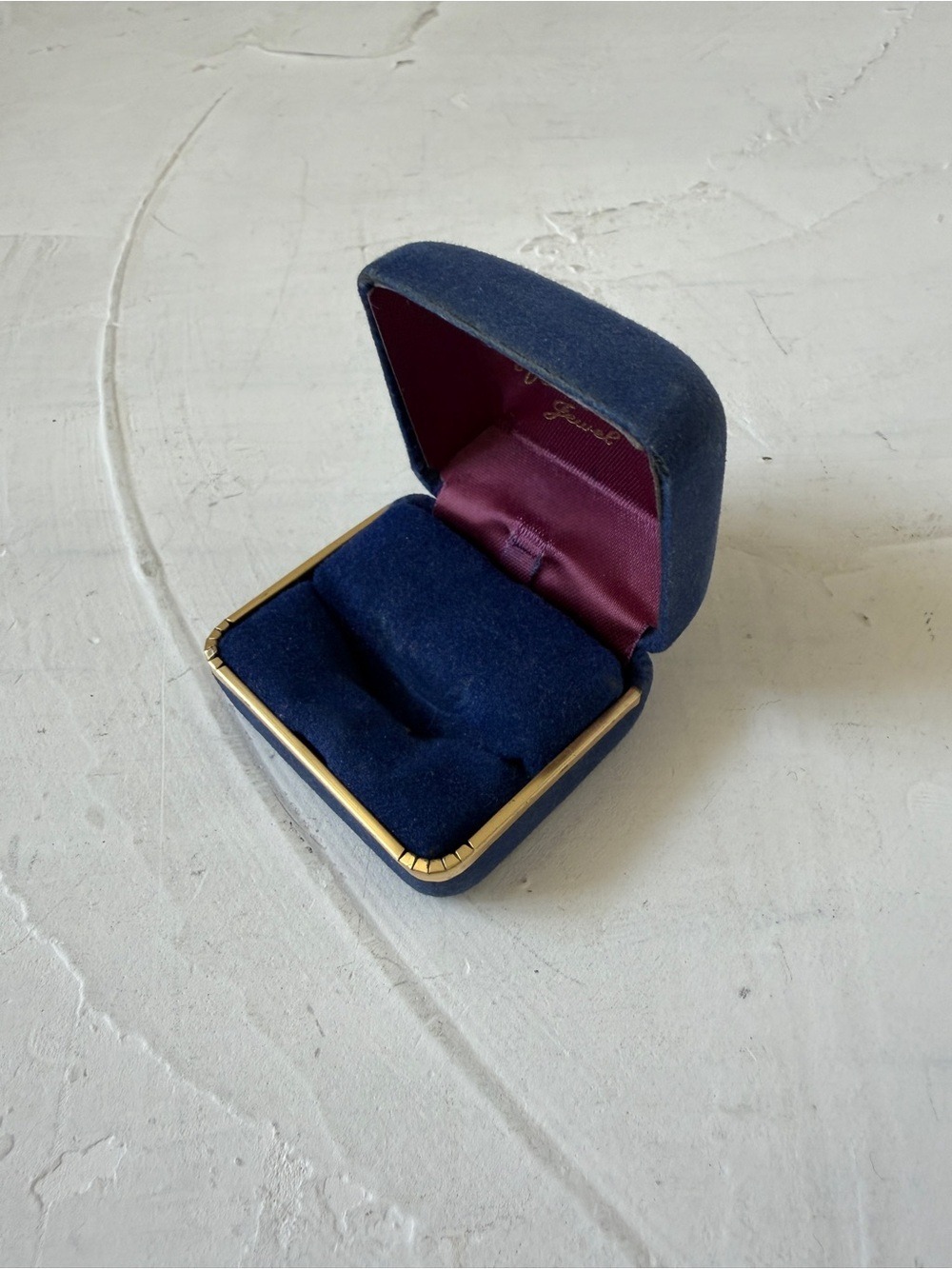 vintage velvet ring case or vintage jewelry box blue velvet necklace case